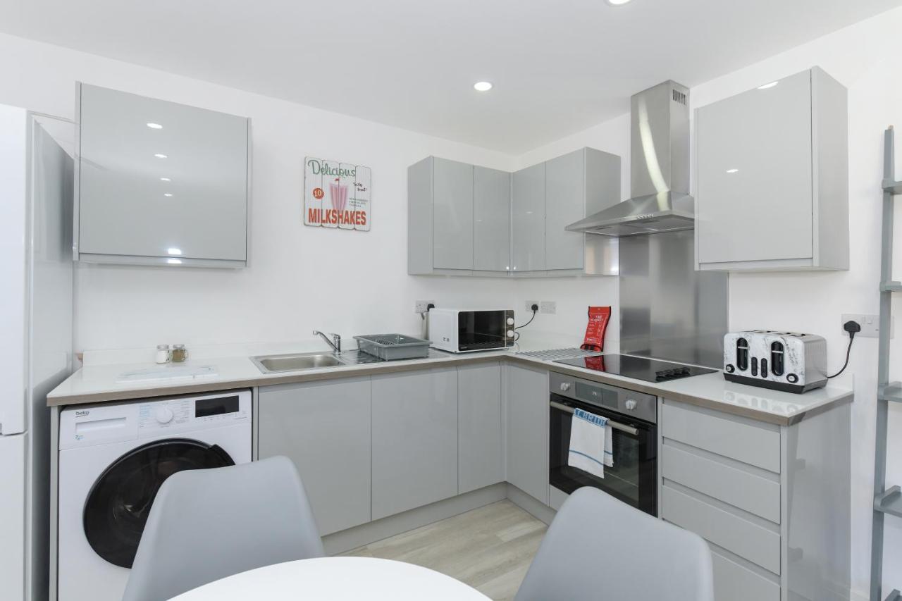 Adbolton House - Sleek, Stylish, Brand New & Carbon * Nottingham