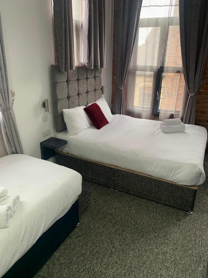 Trivelles Regency, Hotel