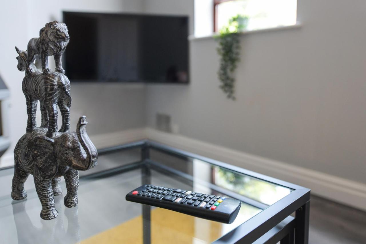 Lambley Court - Light, Open And Inviting Apartment