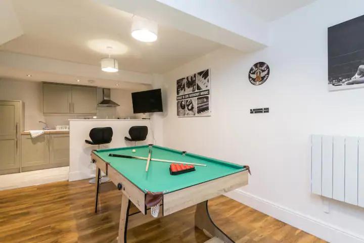 Hidden Hot Tub Retreat In Nottingham