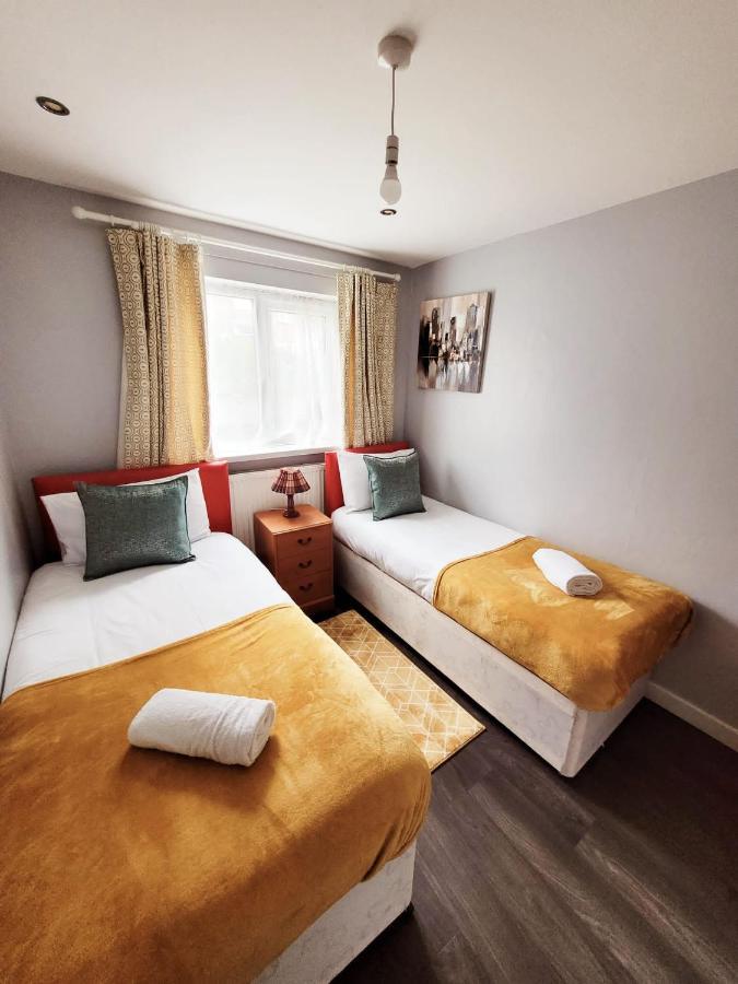 Bakewell House - Huku Kwetu Notts -spacious 3 Bedroom House - Suitable & Affordable Group - Business Travellers Casa de férias