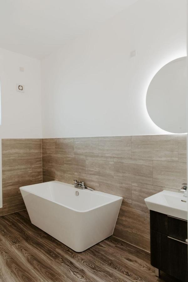 Lionheart Lodge: Luxury Retreat Near Sherwood Forest
