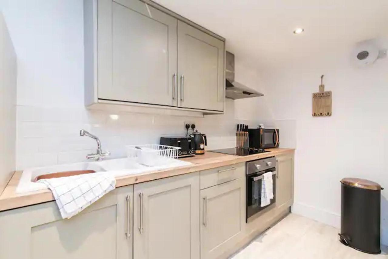 Hidden Hot Tub Retreat In Apartment Nottingham