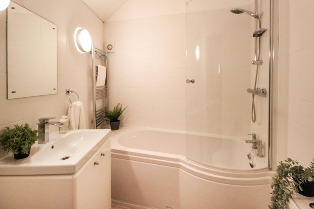 3 Bedroom Centre Townhouse * Nottingham