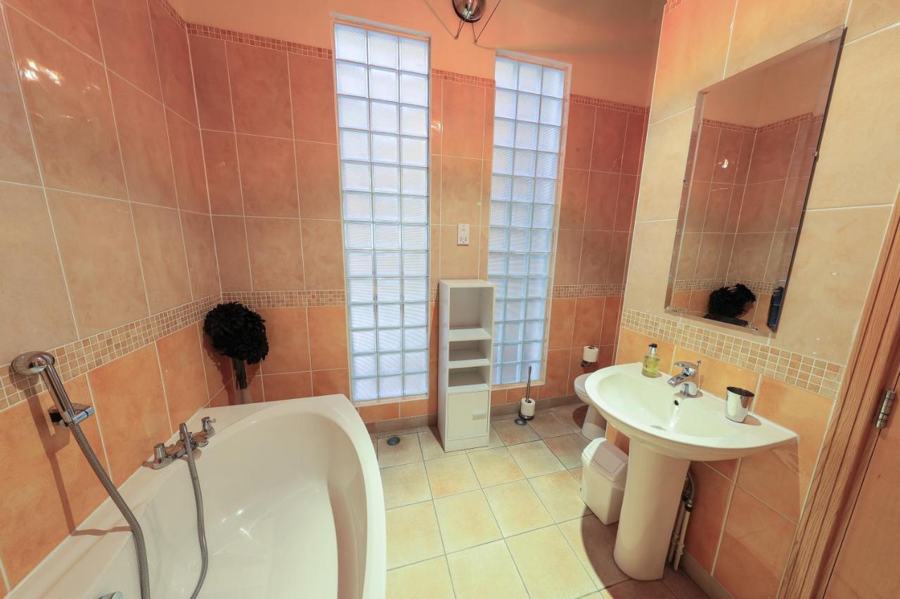 Bright Private - Peaceful Morden Location Apartment *