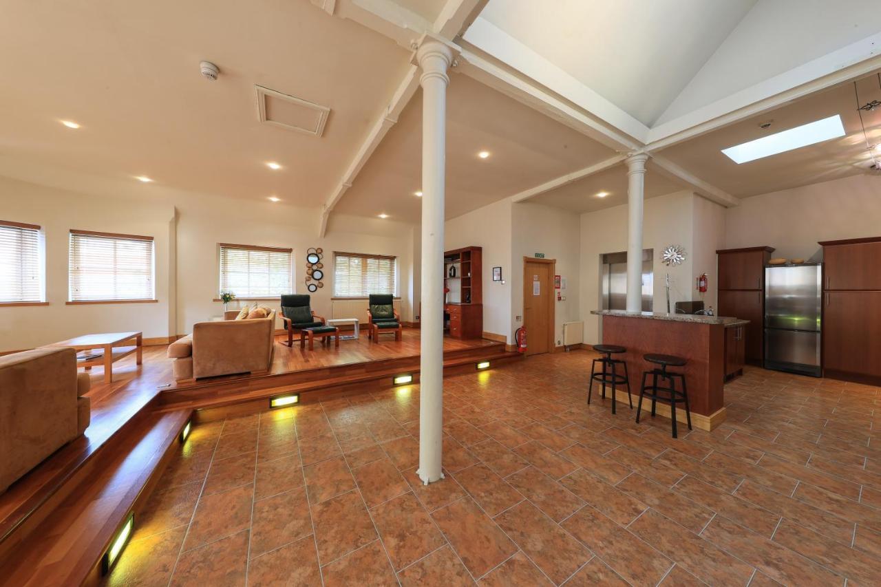 Bright Private - Peaceful Morden Location Apartment *