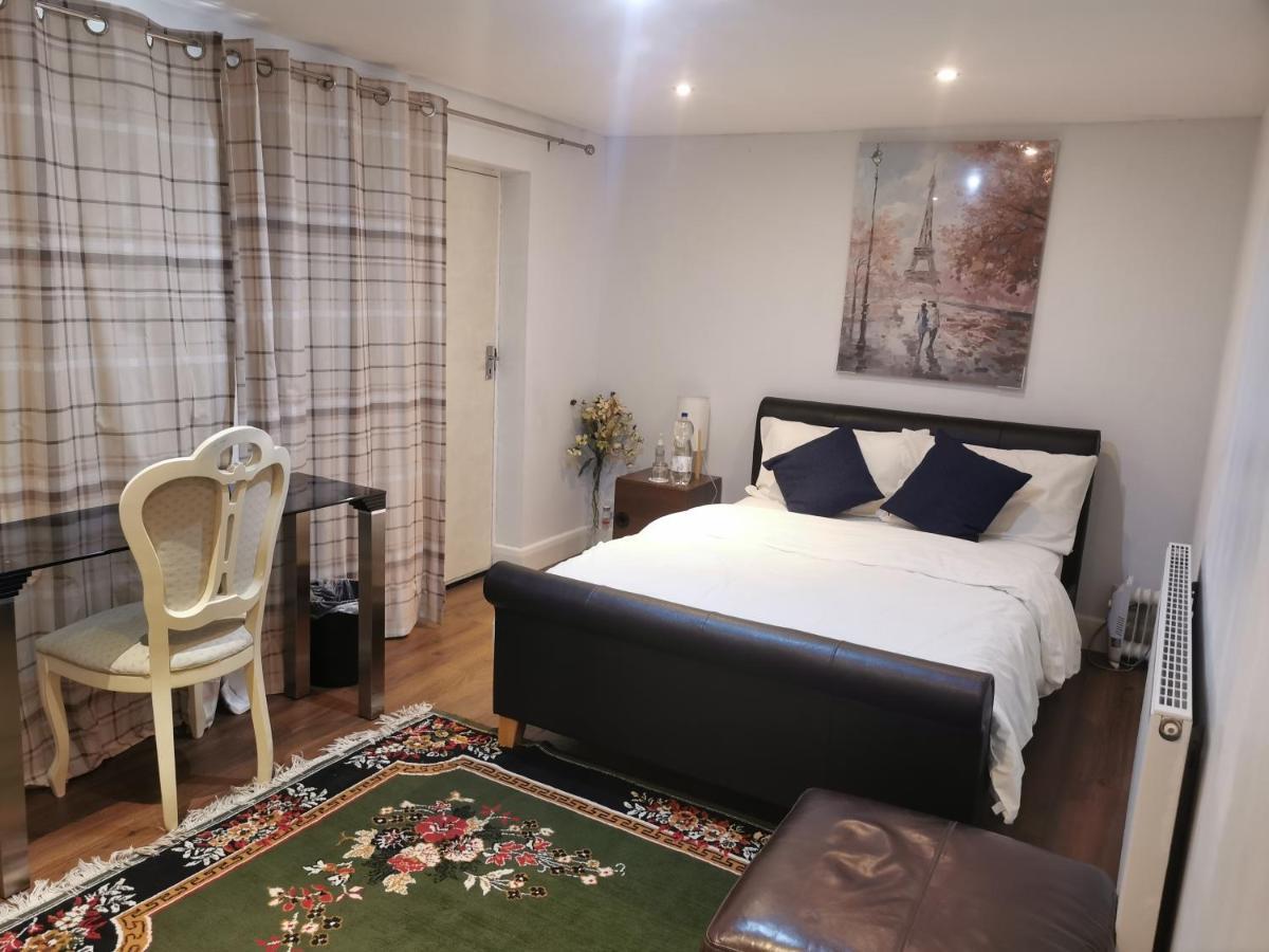 Apartamento Peaceful Studio En-suite Pvt Entrance Garden Free Parking