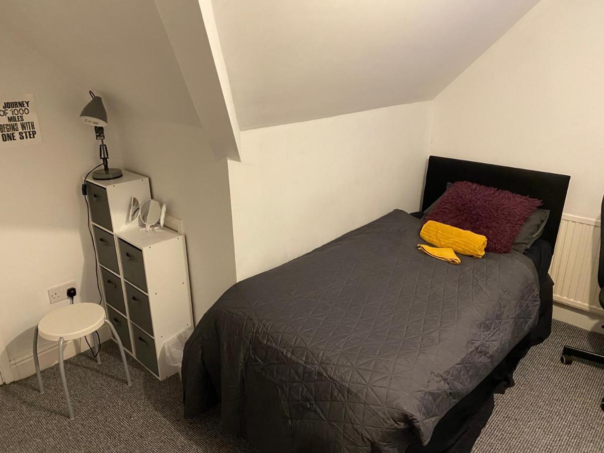 Homestay Cinderhouse Highbury Vale