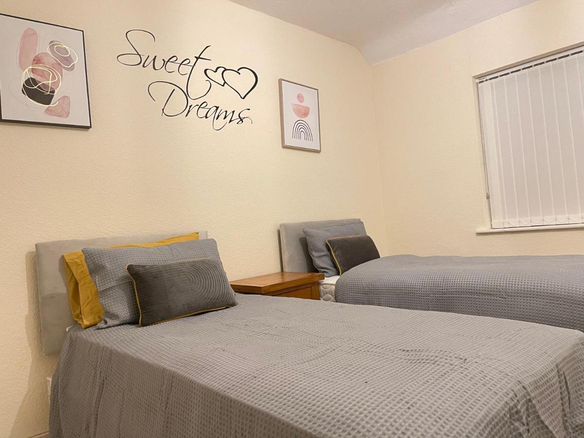 Wells Road Contractors & Leisure By Leecroft Stays *