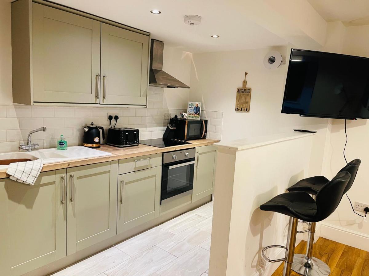Hidden Hot Tub Retreat In Nottingham