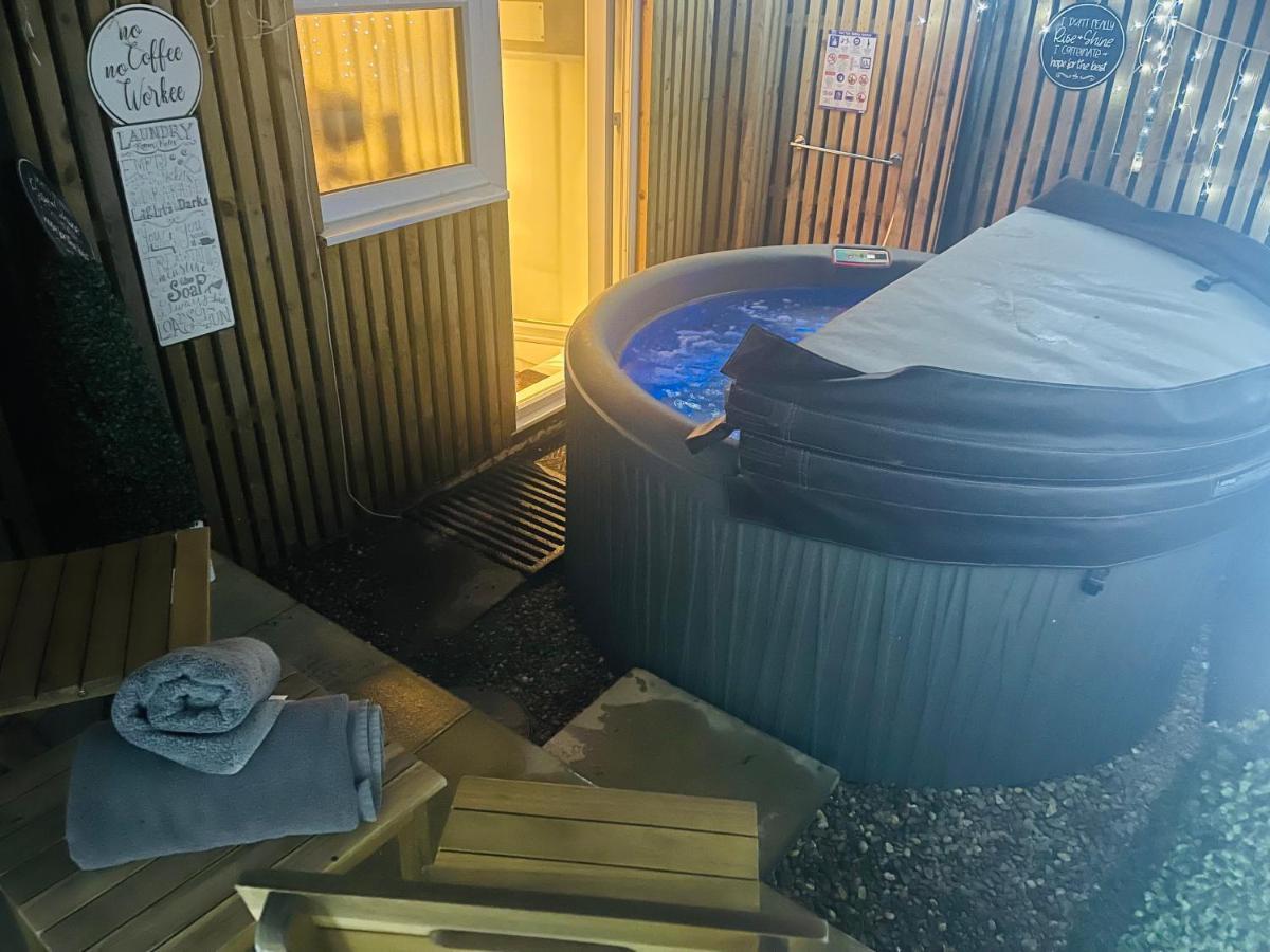 Apartment Hidden Hot Tub Retreat In Nottingham
