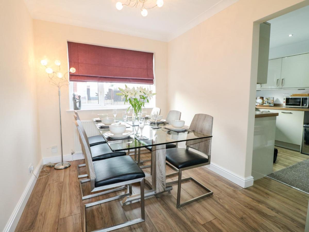 Holiday home Hollinwell View *