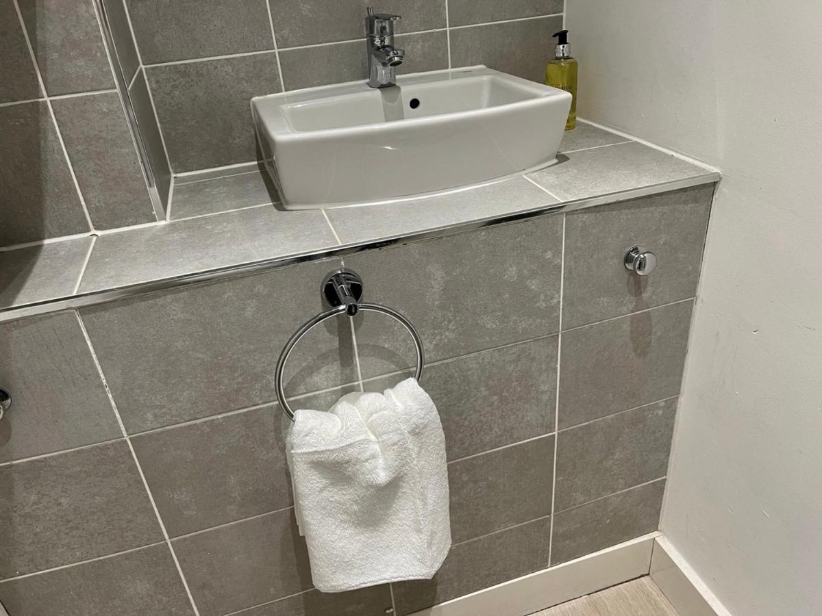 Modern & Unique 1 Bed Close To Uni & Centre - Free Parking *