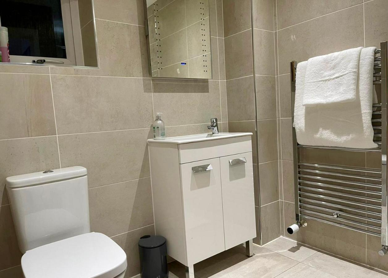 Holiday home Modern & Unique 1 Bed Close To Uni & Centre - Free Parking *