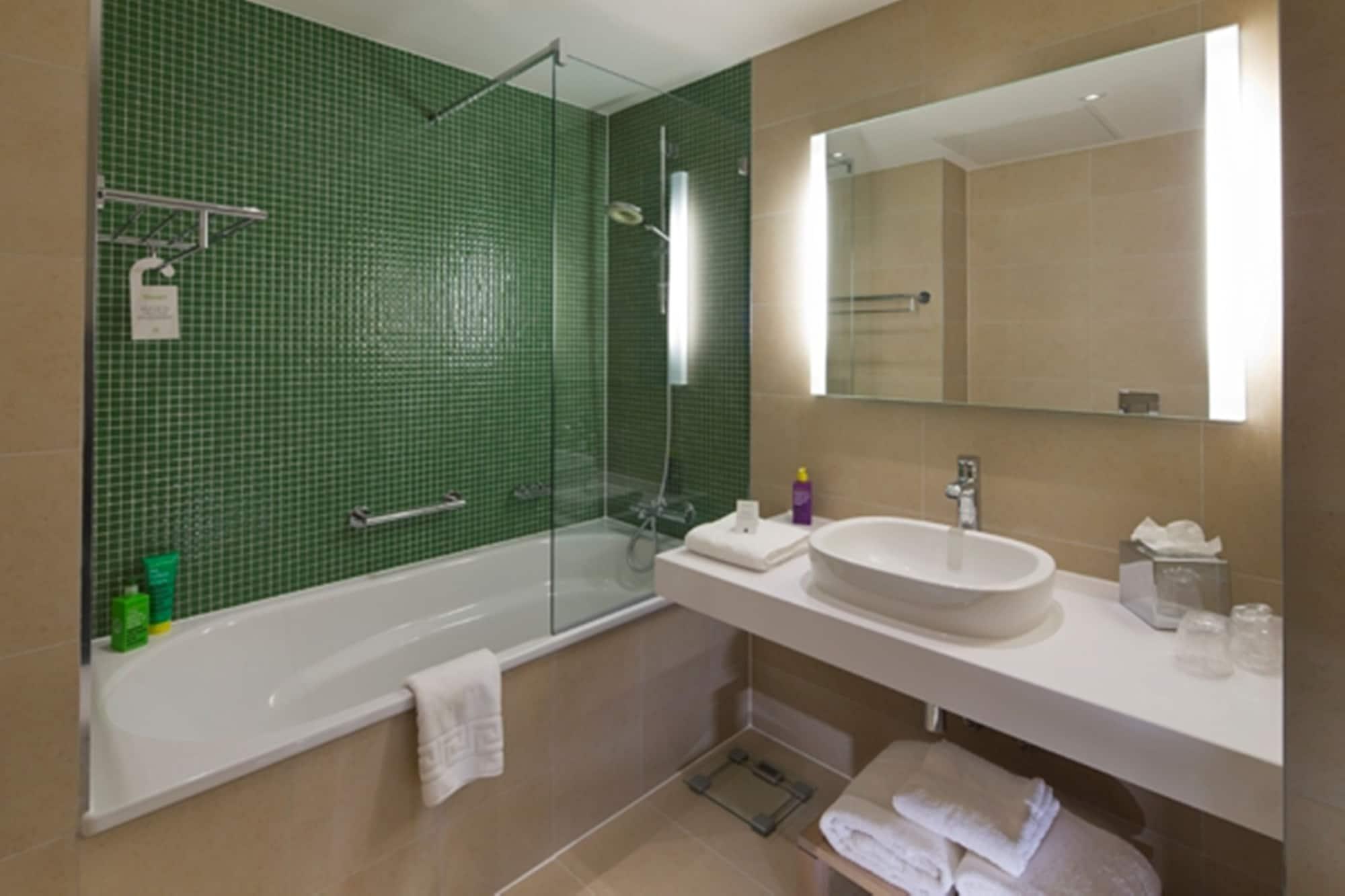 The Orchard & Restaurant Hotel