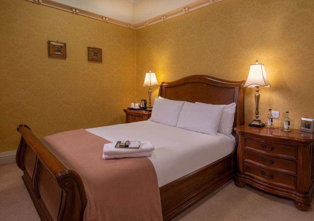 The Orchard & Restaurant Hotel