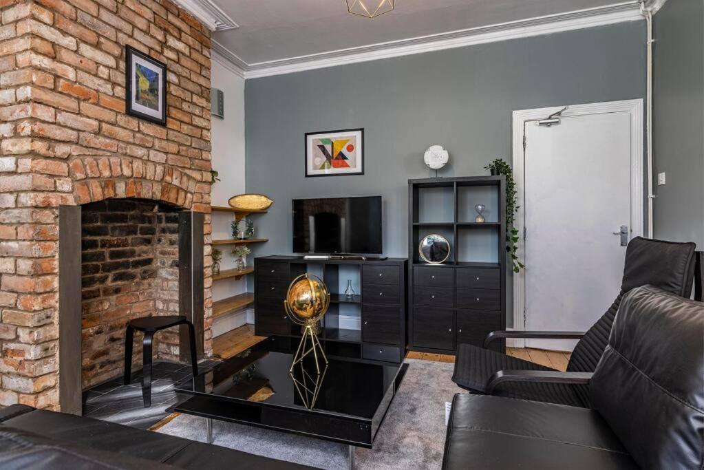 Spacious House With Four Bedrooms, Parking And Private Garden, Sleeps Up To 10 People * Nottingham