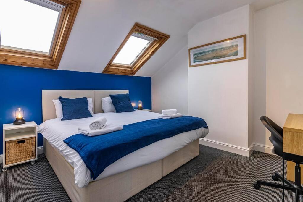 Spacious House With Four Bedrooms, Parking And Private Garden, Sleeps Up To 10 People Pousada Nottingham