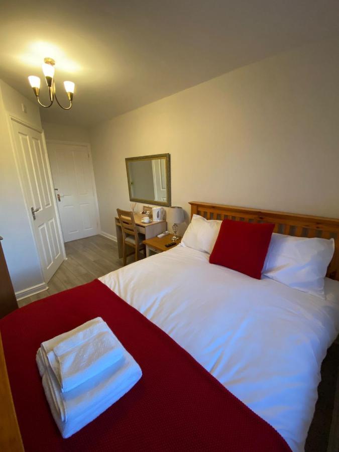 Guest house Only- Option Of The Entire House If Available - Private Property In Quiet Estate *