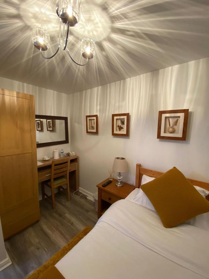 Only- Option Of The Entire House If Available - Private Property In Quiet Estate Nottingham