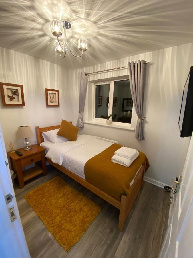 Only- Option Of The Entire House If Available - Private Property In Quiet Estate Guest house *