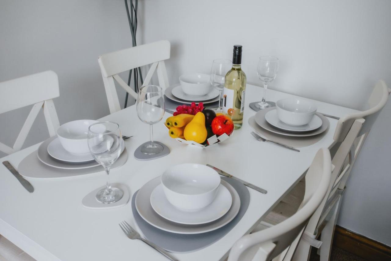 2 Bedroom Garden Near Qmc, Tennis Centre & City Apartment