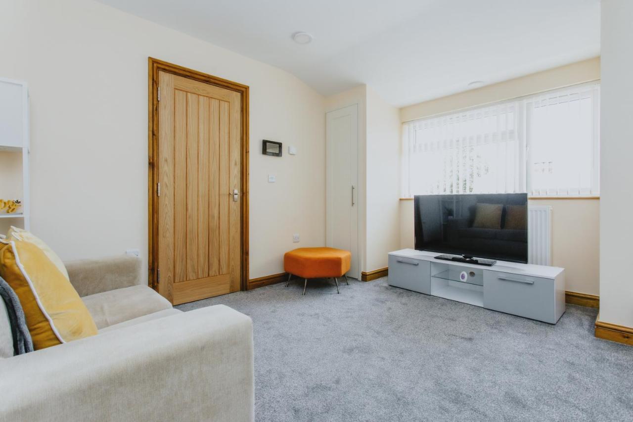 Cosy 2nd Floor - King Size Bed & Free Parking *