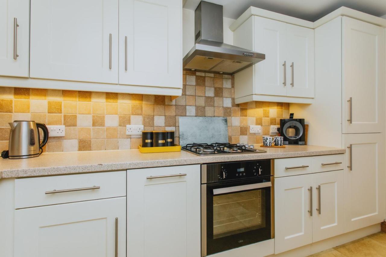 2 Bedroom Garden Near Qmc, Tennis Centre & City *