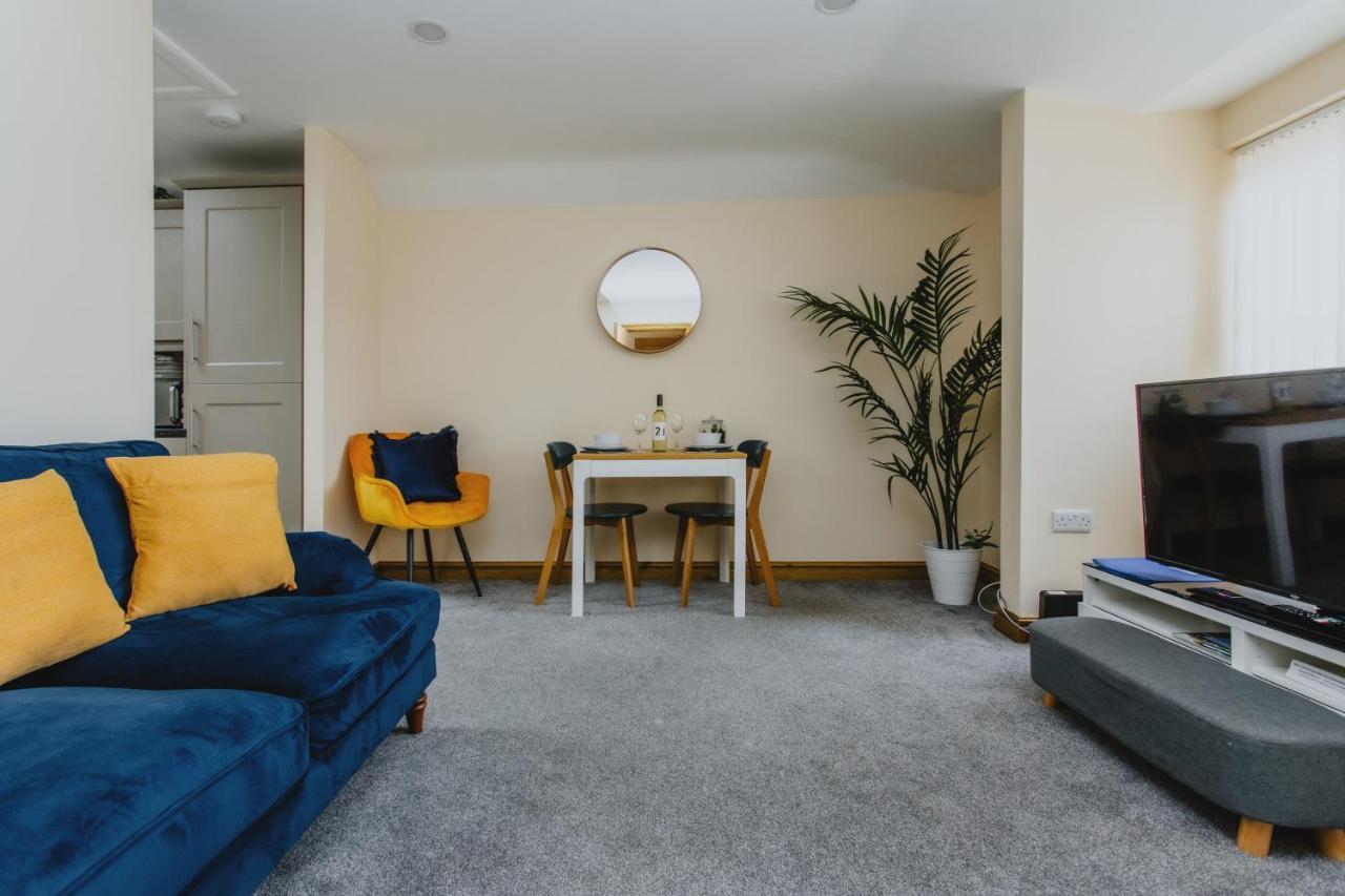 Spacious 2nd Floor - King Size Bed & Free Parking Apartment Nottingham