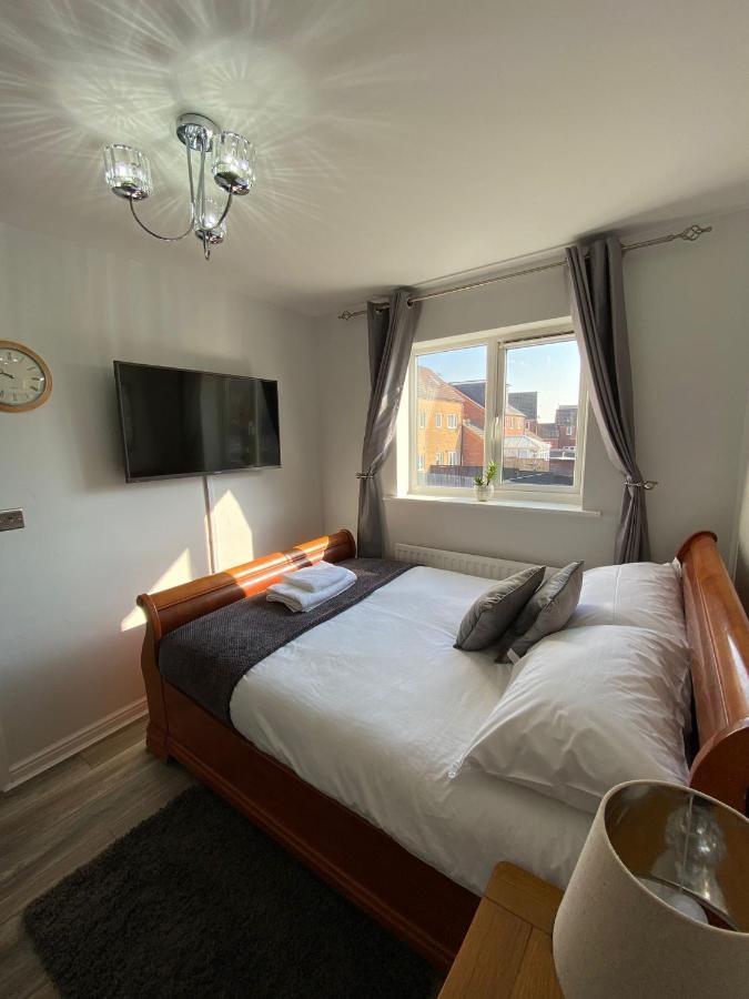 Only- Option Of The Entire House If Available - Private Property In Quiet Estate Guest house *