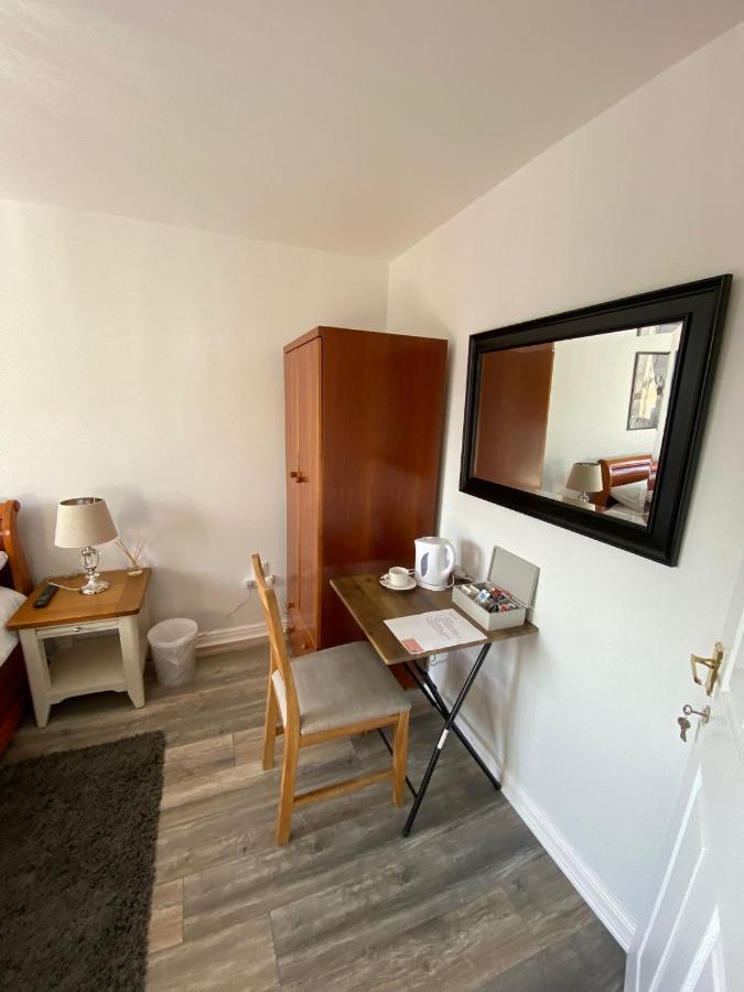 Only- Option Of The Entire House If Available - Private Property In Quiet Estate Guest house