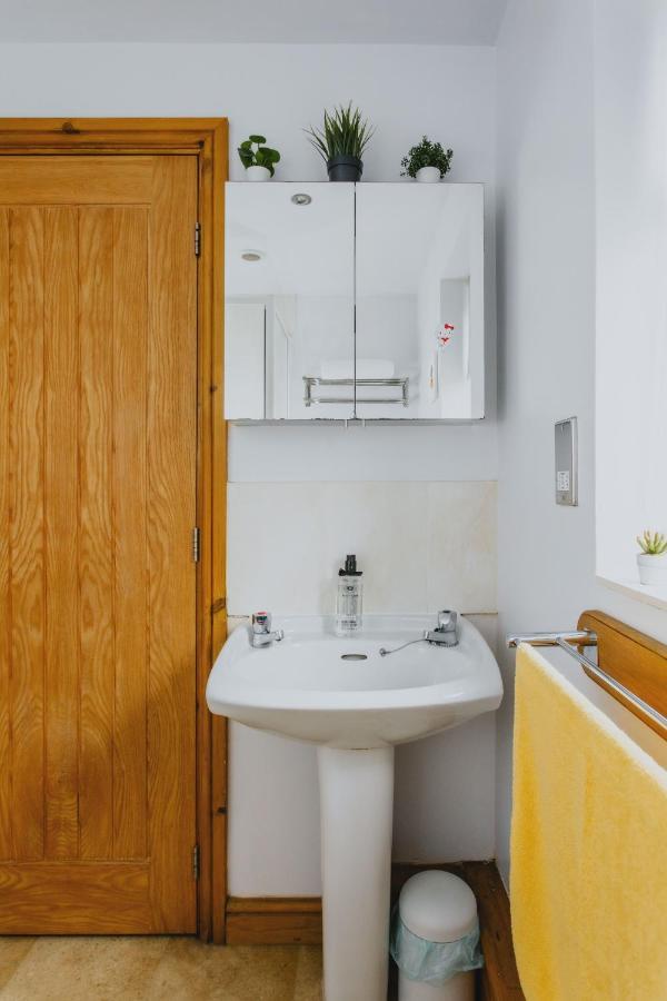 2 Bedroom Garden Near Qmc, Tennis Centre & City *