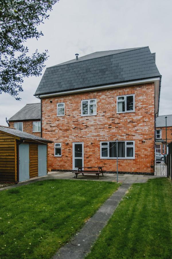 2 Bedroom Garden Near Qmc, Tennis Centre & City Apartment