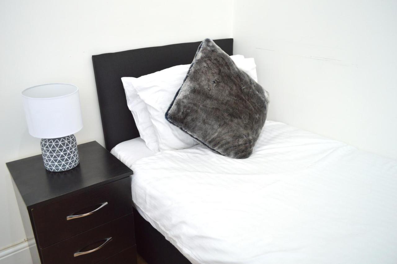 Beautiful Two-bed With Driveway Parking Nottingham
