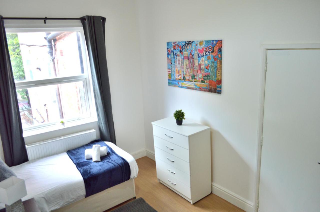 Beautiful Two-bed With Driveway Parking * Nottingham