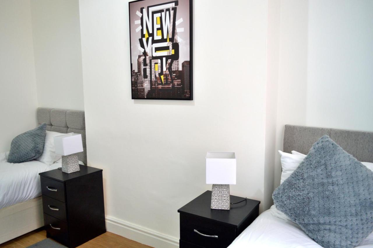 Beautiful Two-bed With Driveway Parking * Nottingham