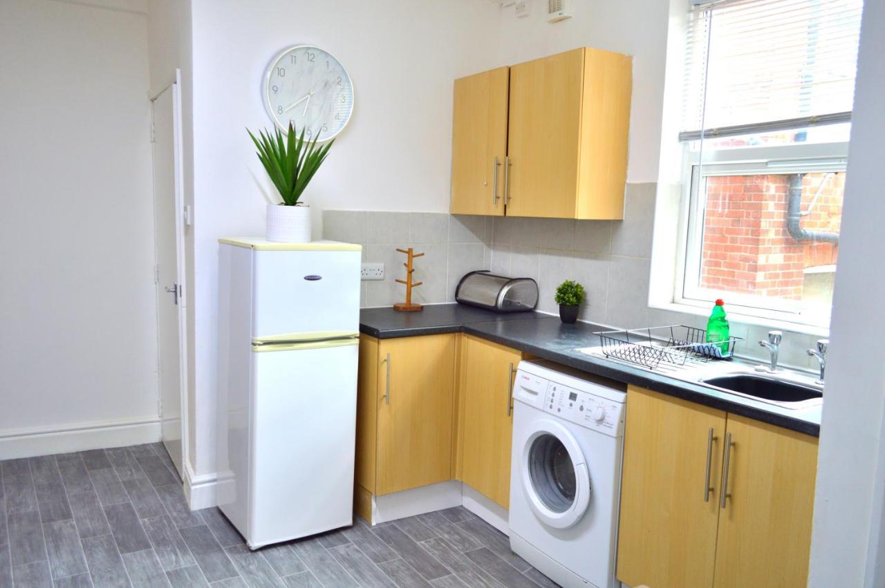 Beautiful Two-bed With Driveway Parking *