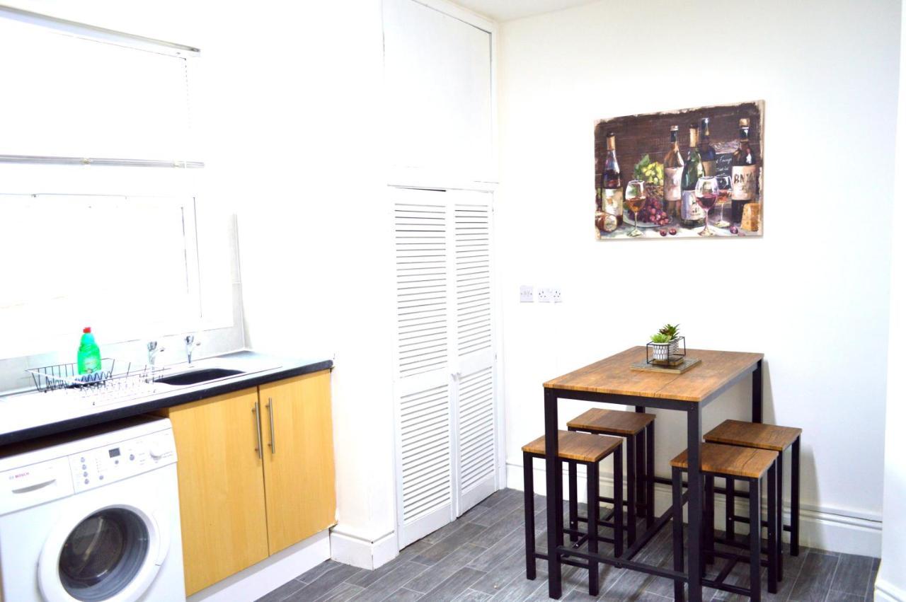 Beautiful Two-bed With Driveway Parking Apartment