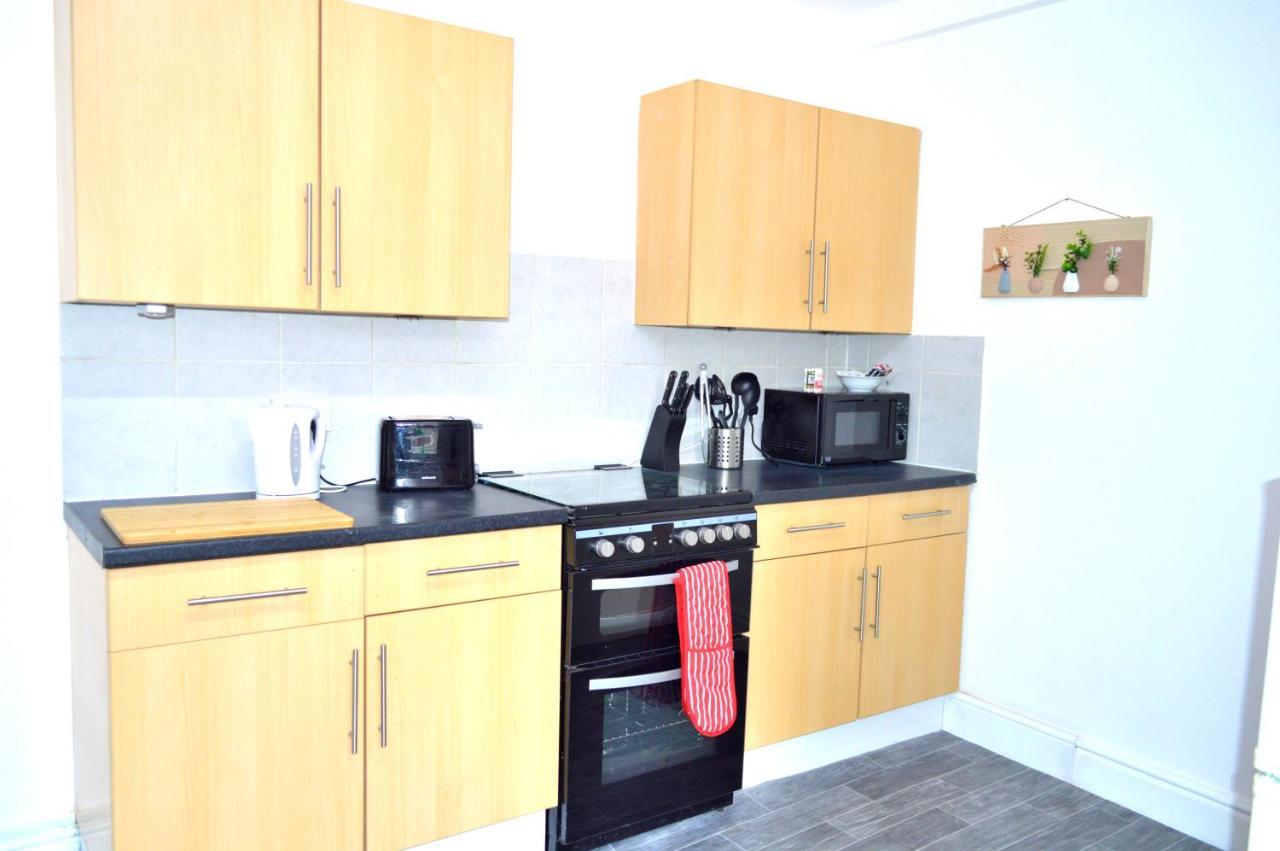 Beautiful Two-bed With Driveway Parking Apartment Nottingham