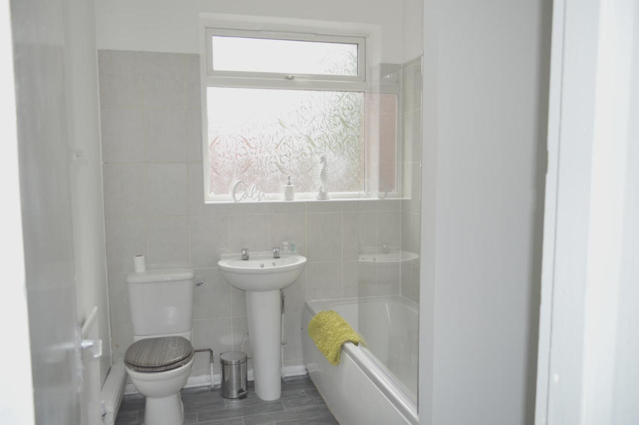 Beautiful Two-bed With Driveway Parking * Nottingham