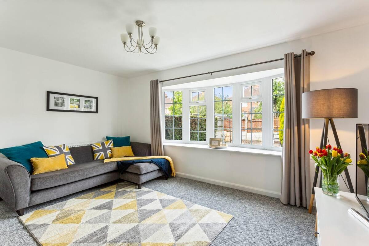 Bright & Spacious With Garden & Parking Pousada *