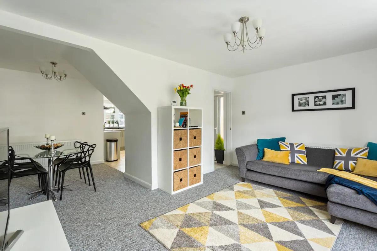 Bright & Spacious With Garden & Parking Villa Nottingham