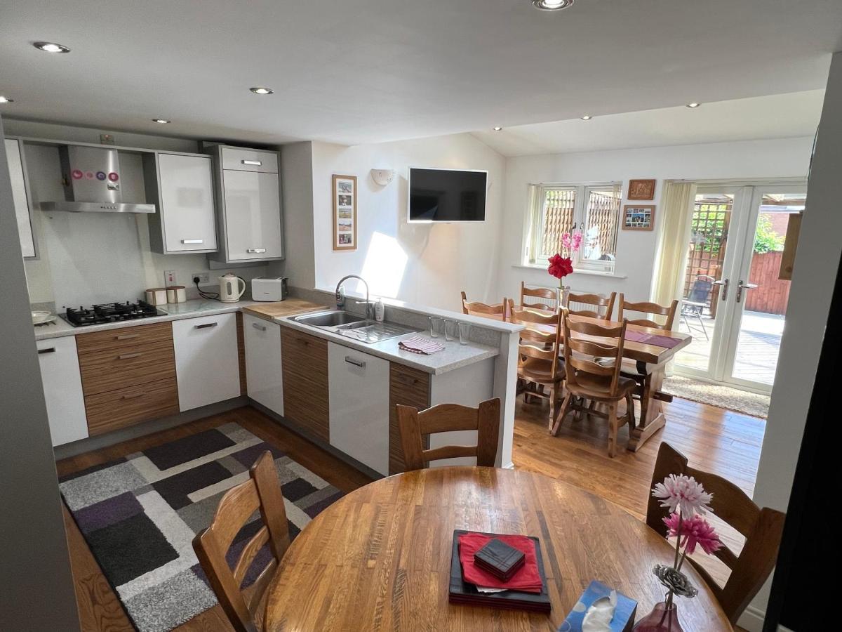 Casa de férias Simply Stunning 2 Bedroom With Parking Space *