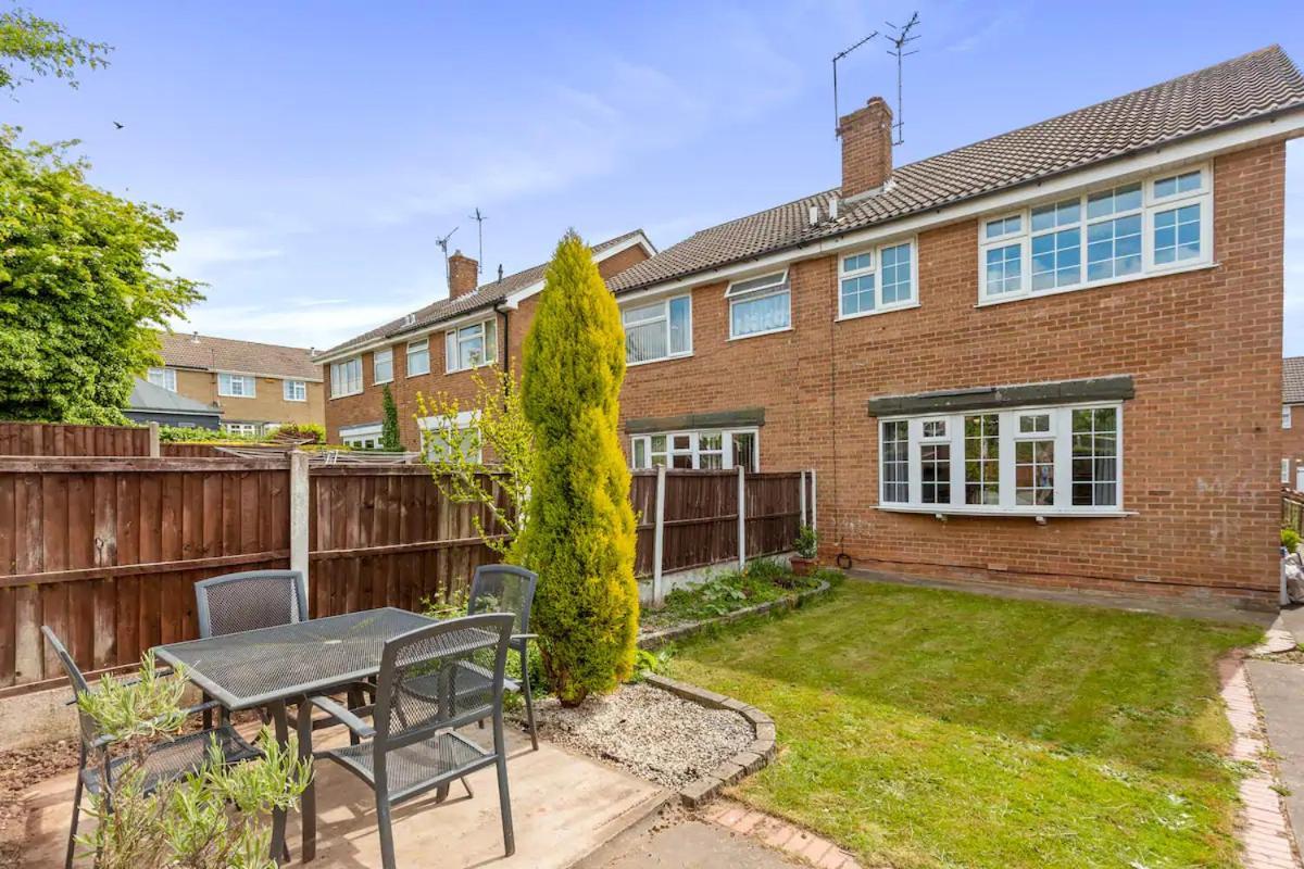 Bright & Spacious With Garden & Parking