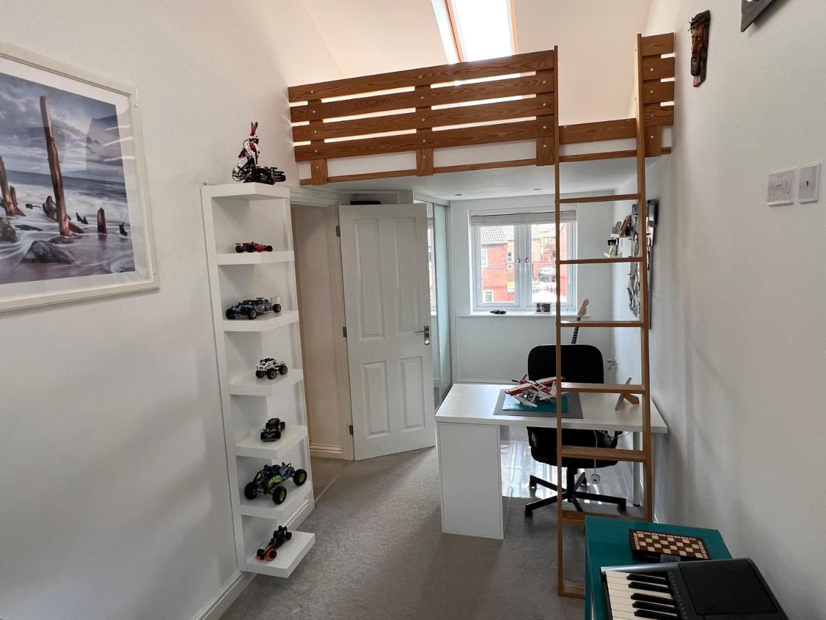 Holiday home Simply Stunning 2 Bedroom With Parking Space *
