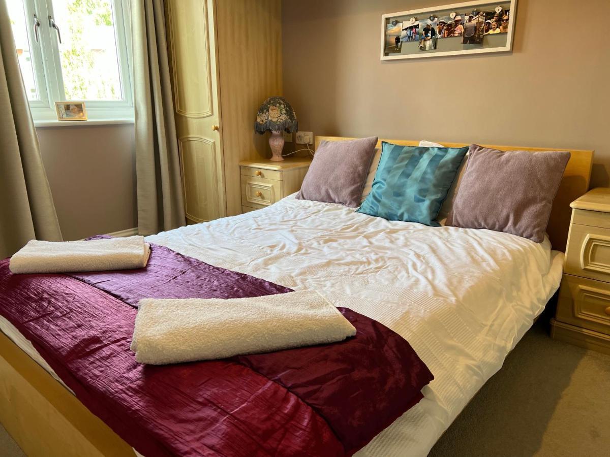 Simply Stunning 2 Bedroom With Parking Space