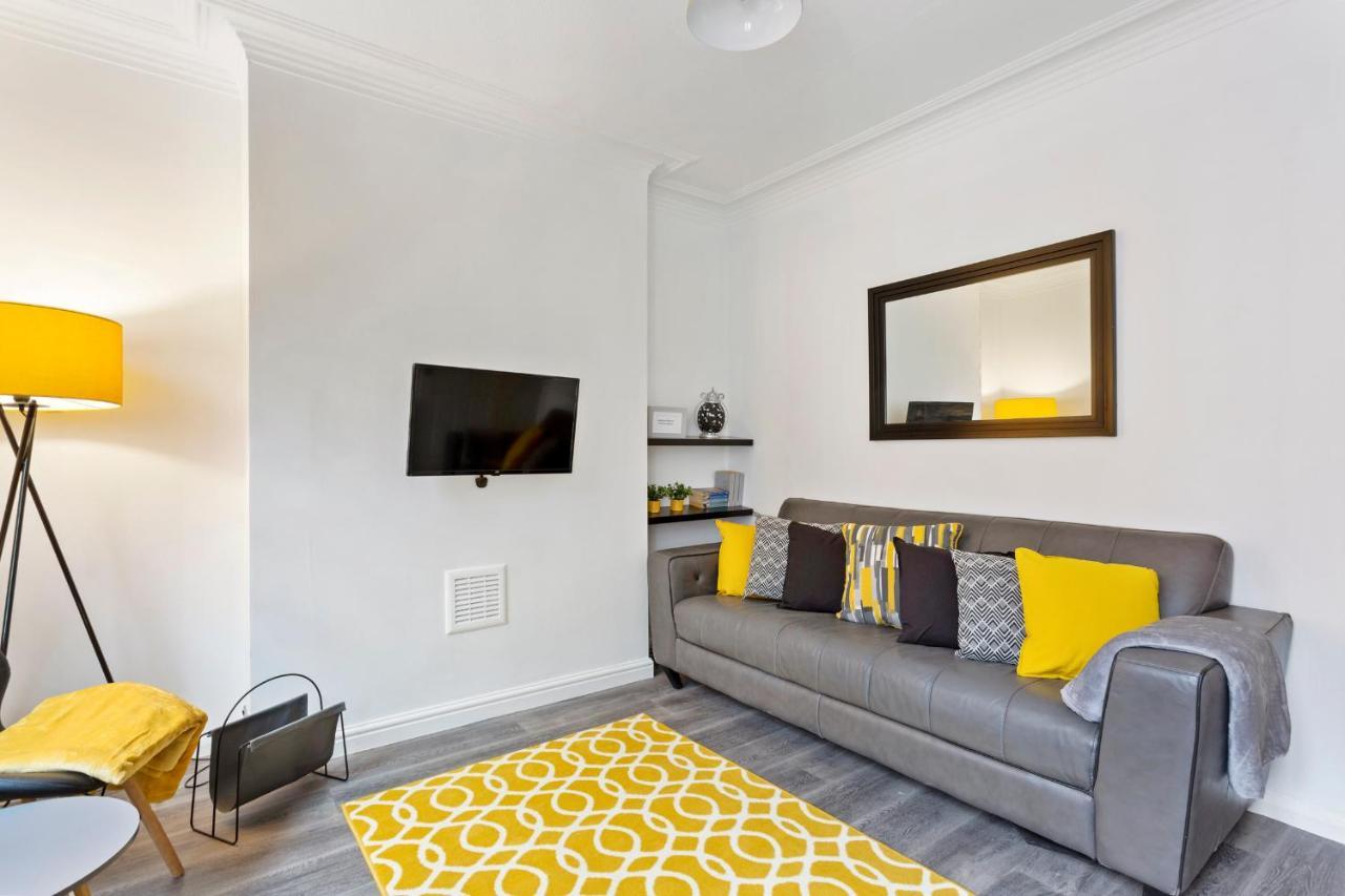 Spacious & Entire Villa Nottingham