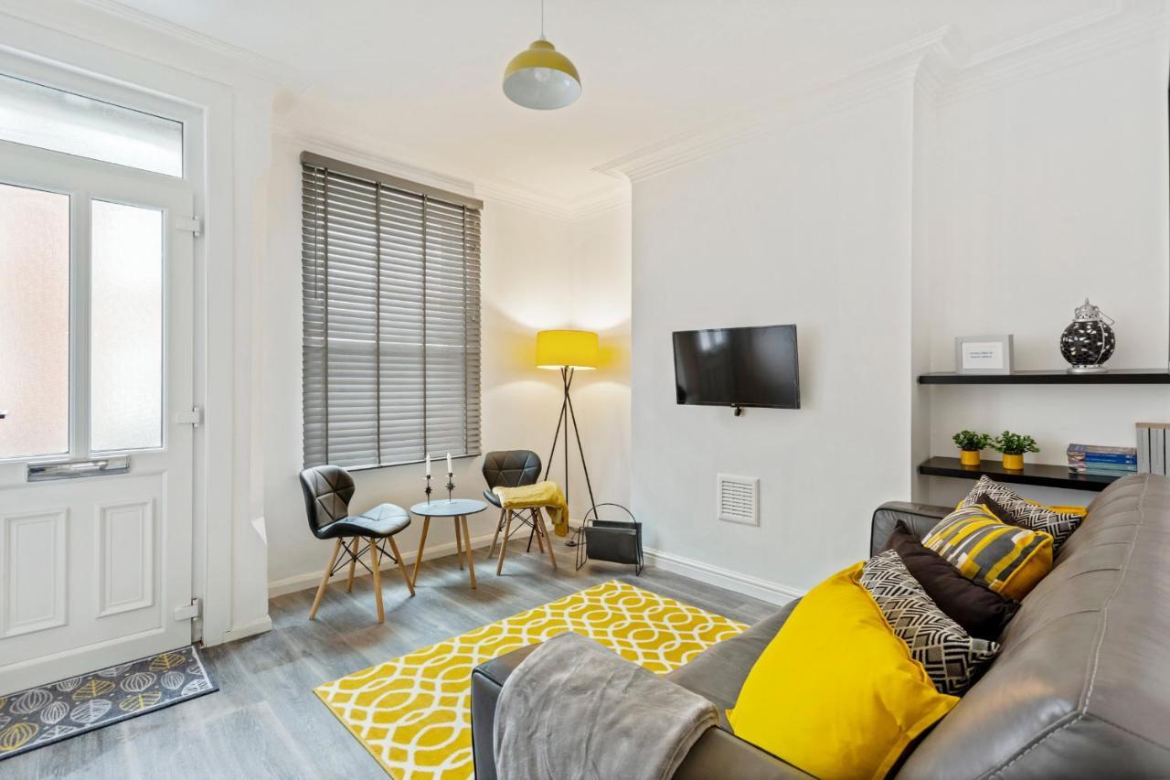 Spacious & Entire Villa Nottingham