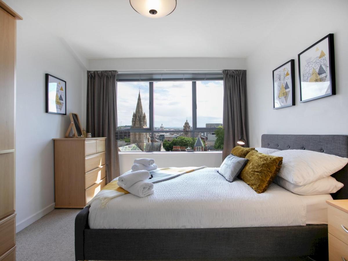 Pass The Keys Centre Penthouse Inc Free Parking Apartment *