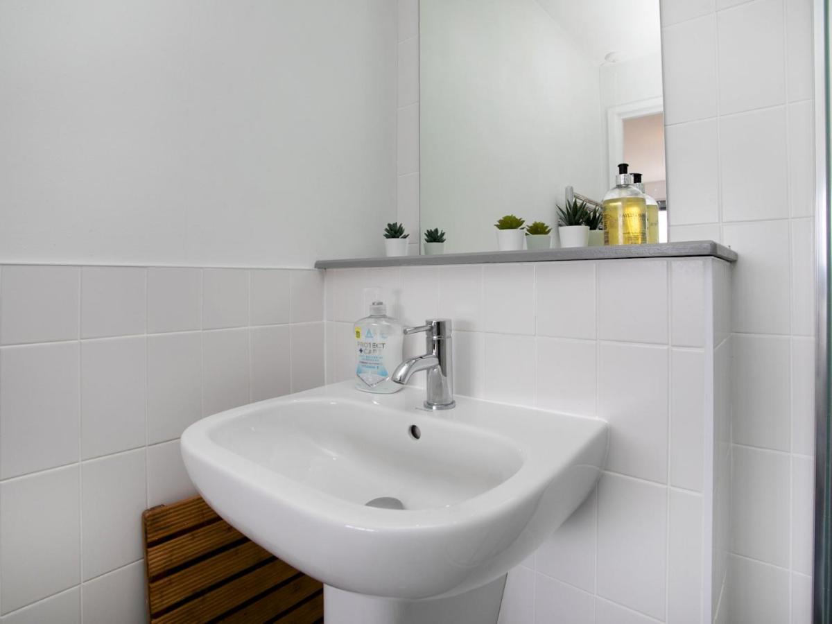 Pass The Keys Centre Penthouse Inc Free Parking Apartment *